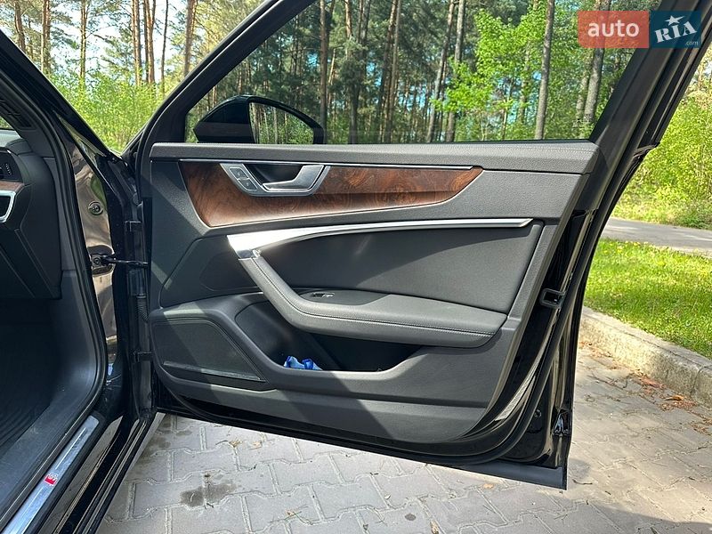 Седан Audi A6 2018 в Новояворовске