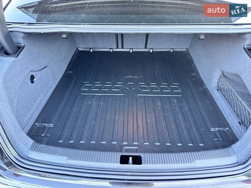 Седан Audi A6 2013 в Староконстантинове