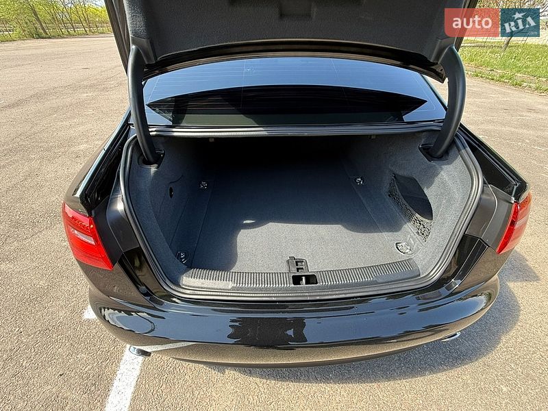 Седан Audi A6 2013 в Дубні