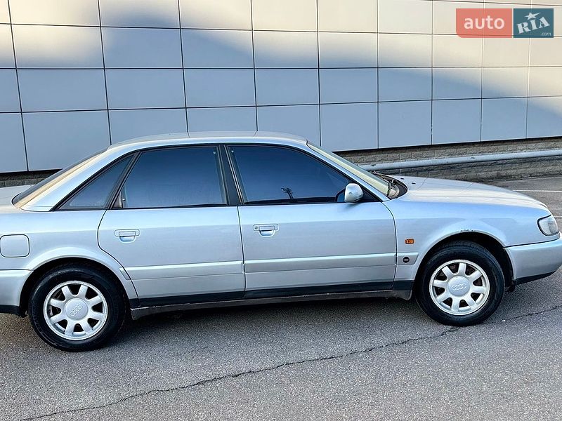 Седан Audi A6 1995 в Киеве