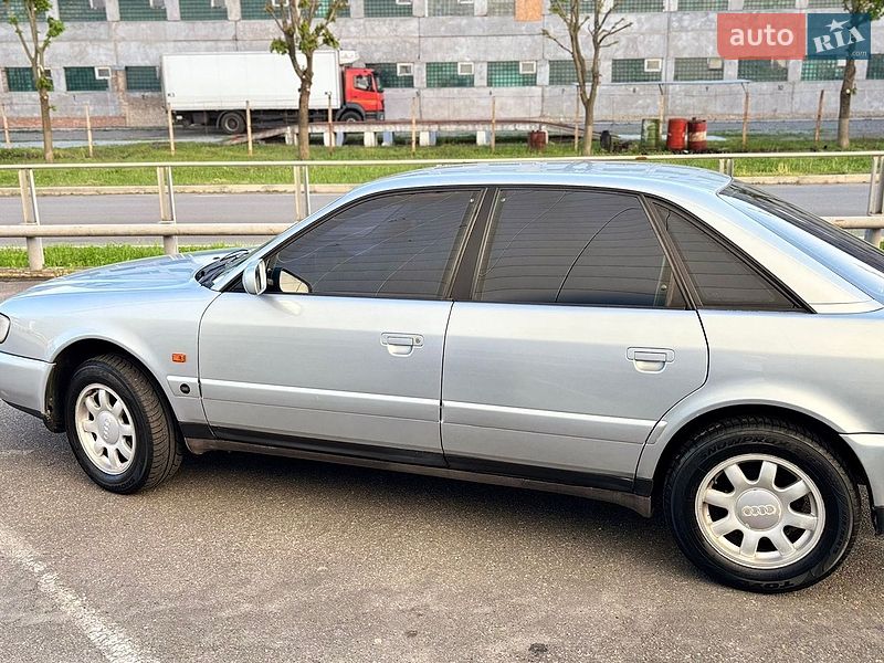 Седан Audi A6 1995 в Киеве