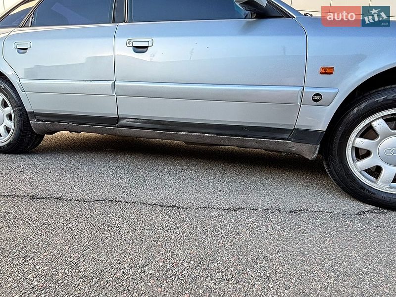 Седан Audi A6 1995 в Киеве