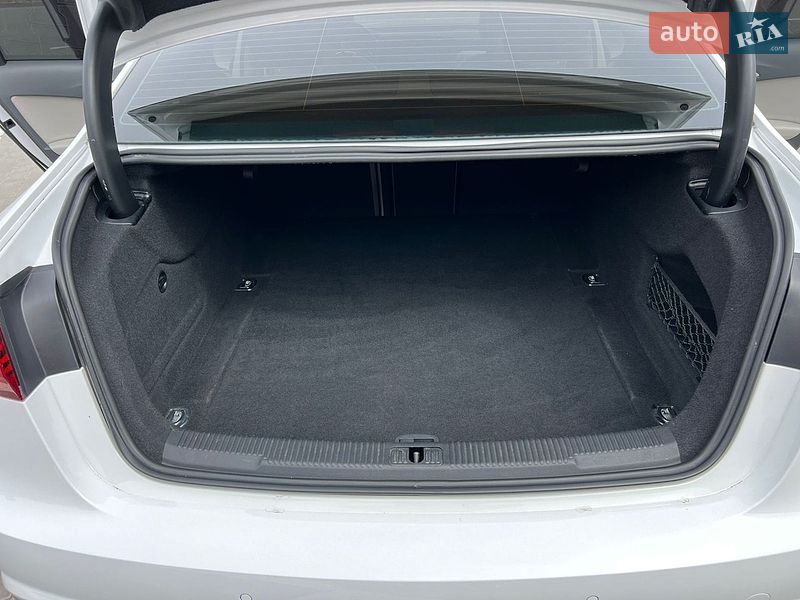 Седан Audi A6 2015 в Дубно