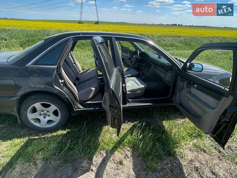 Седан Audi A6 1997 в Жовкві