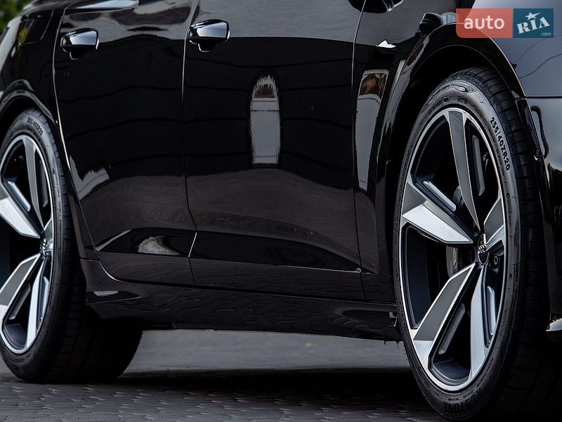 Седан Audi A6 2019 в Нововолинську