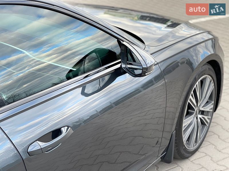 Седан Audi A6 2023 в Нововолынске
