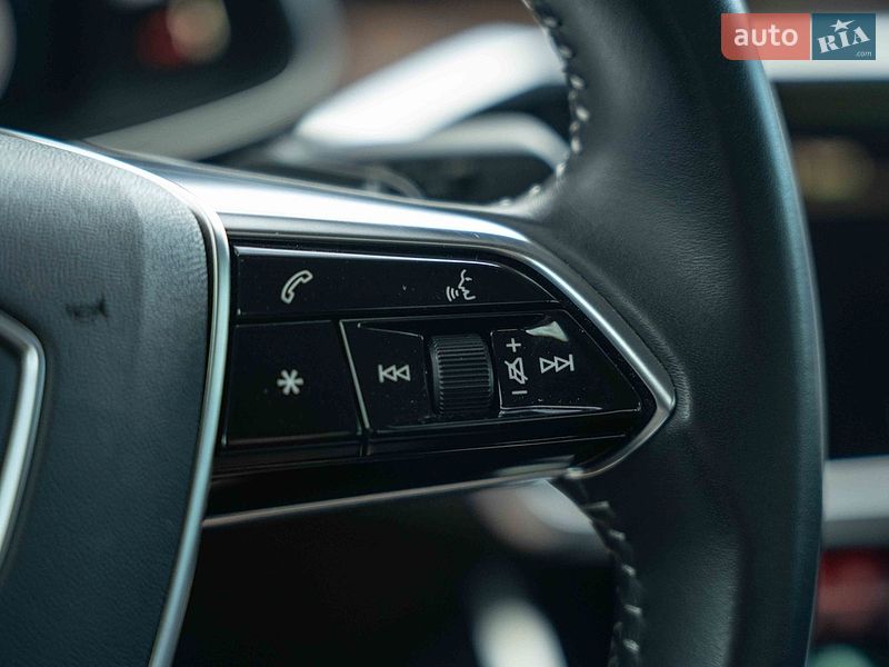 Седан Audi A6 2019 в Чернівцях