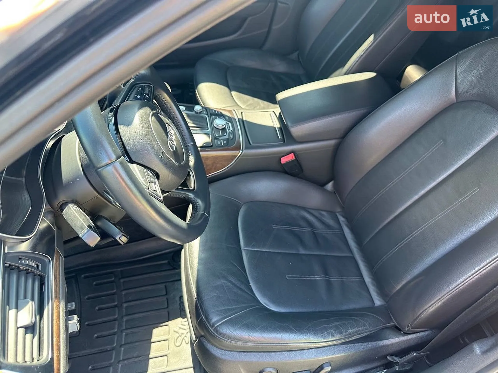 Audi A6 2013 VIN WAUFGAFC3EN035037 фото оголошення 17 з 26
