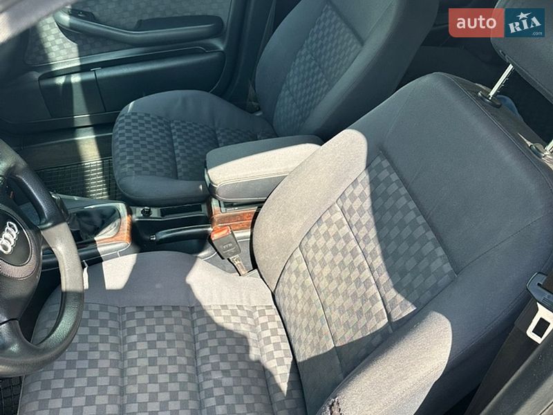 Седан Audi A6 1999 в Долине