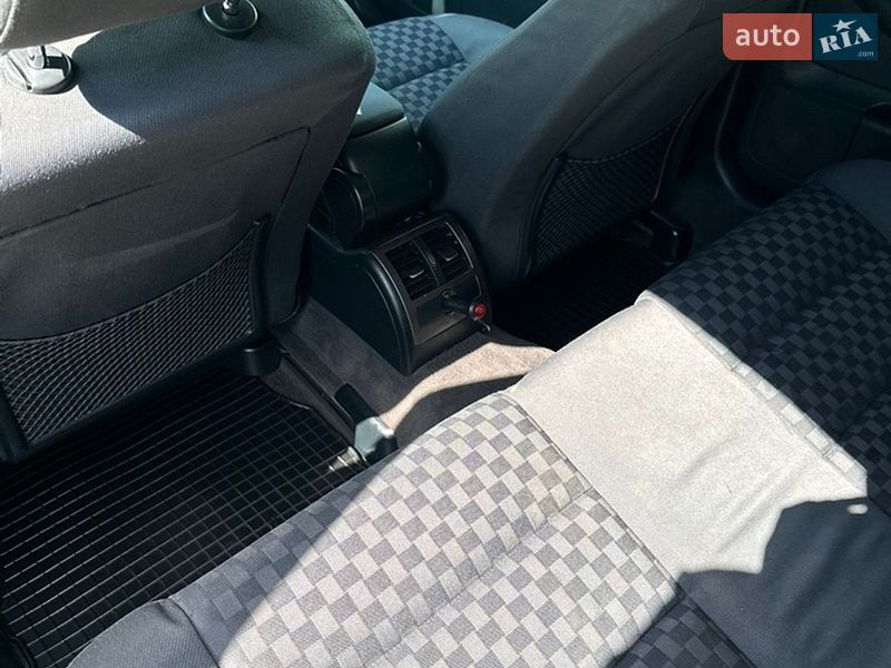 Седан Audi A6 1999 в Долине