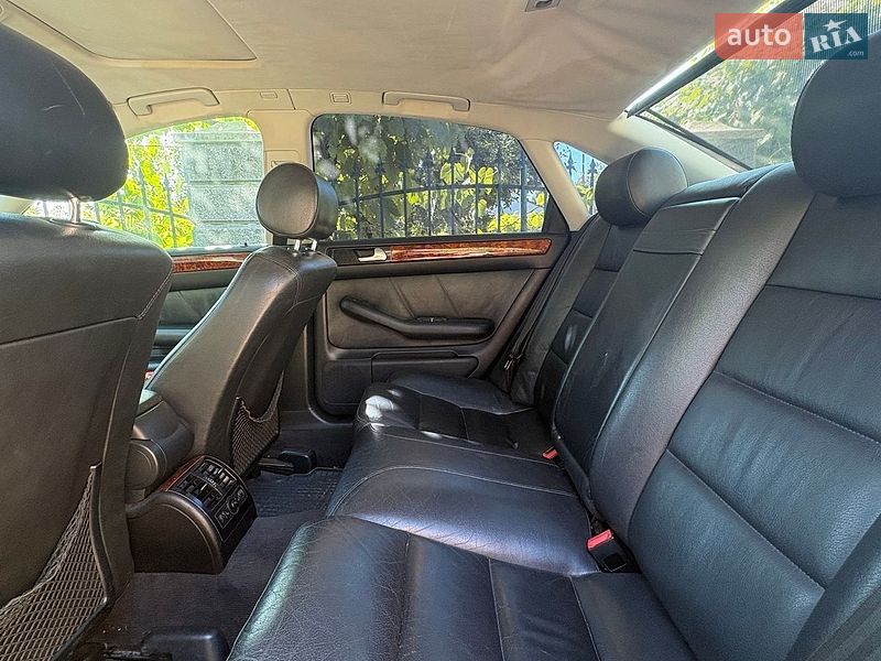 Седан Audi A6 2003 в Жовкве
