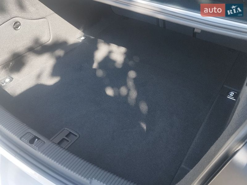 Седан Audi A6 2018 в Нововолинську