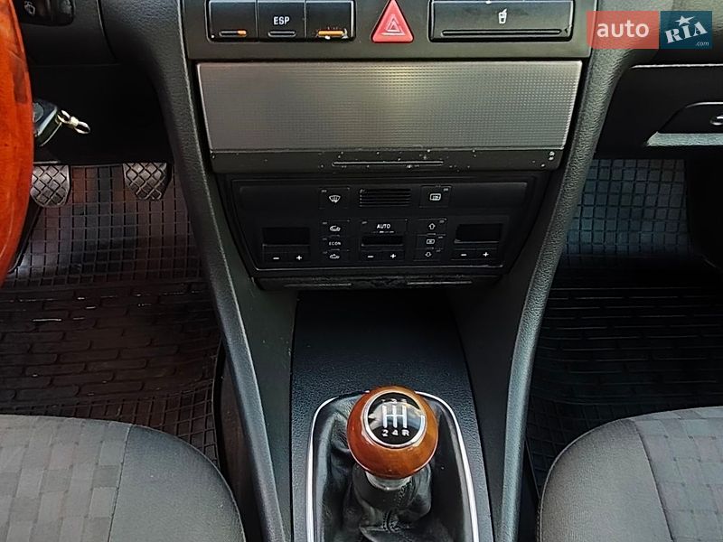 Седан Audi A6 2001 в Сарнах