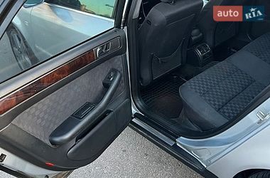 Седан Audi A6 1999 в Каневі