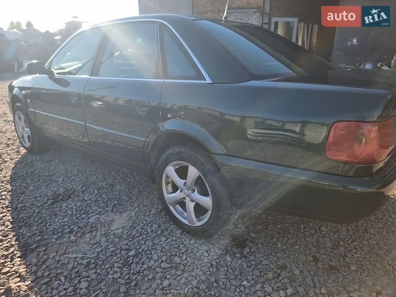 Седан Audi A6 1997 в Кременце