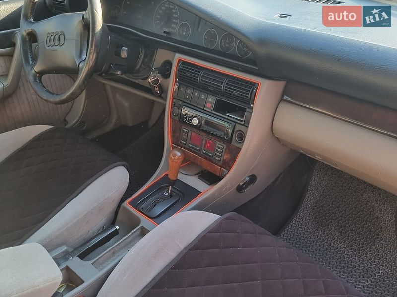 Седан Audi A6 1997 в Кременце