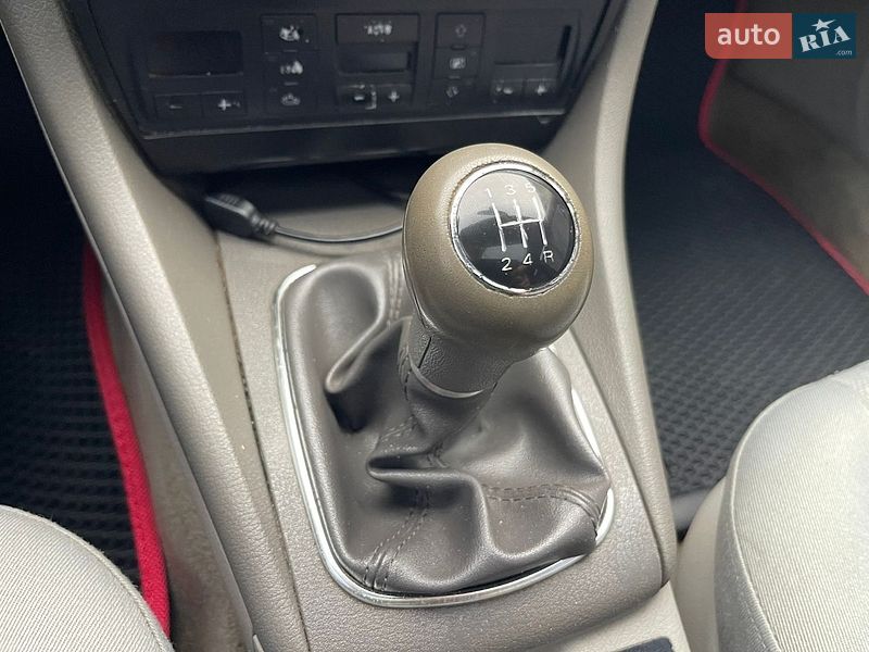 Седан Audi A6 2001 в Сарнах