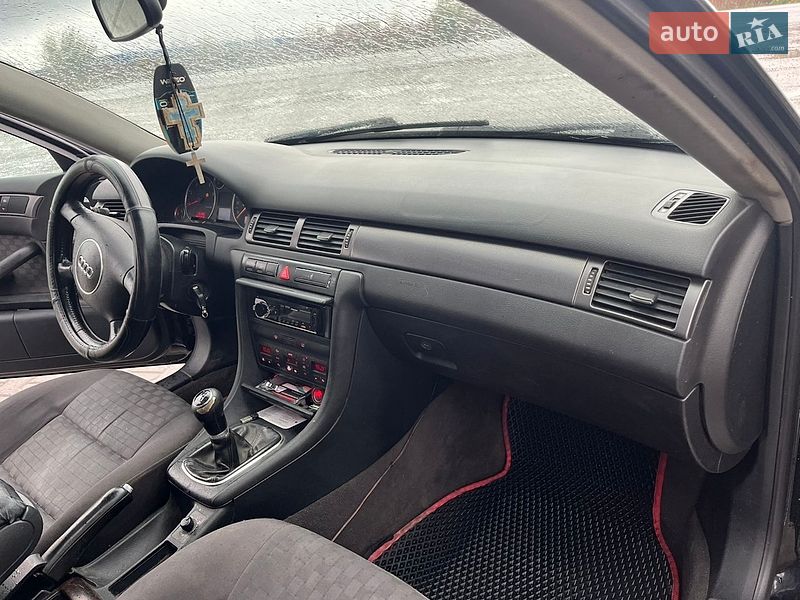 Седан Audi A6 2002 в Хотині
