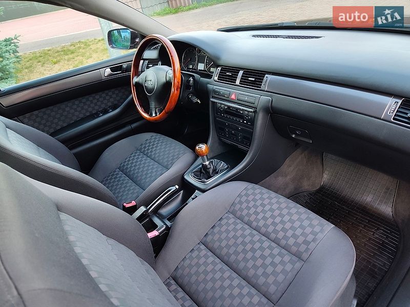 Седан Audi A6 2001 в Сарнах
