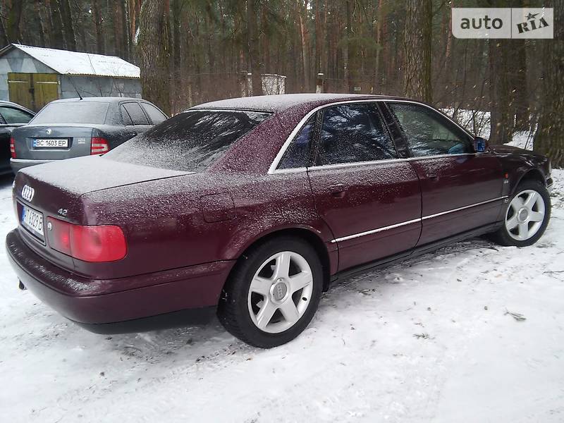 Седан Audi A8 1994 в Бродах