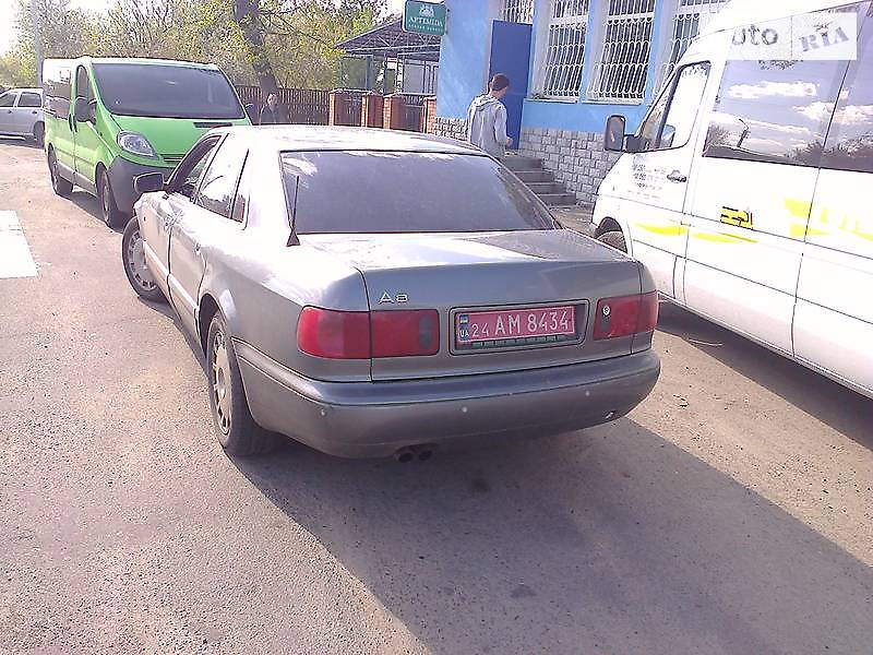 Седан Audi A8 1994 в Києві