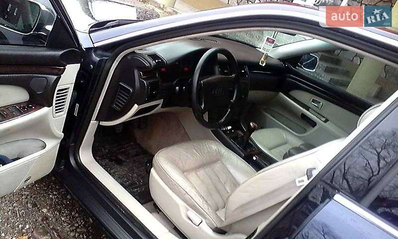 Седан Audi A8 1997 в Тячеві