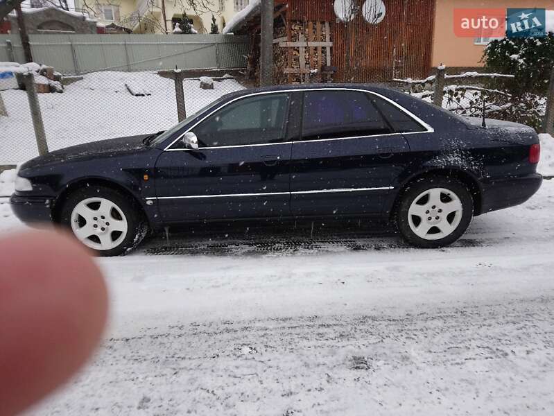 Седан Audi A8 1997 в Тячеві