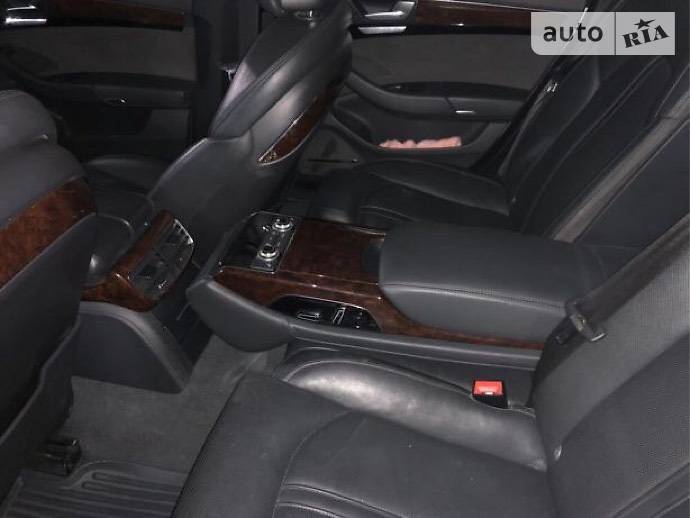 Седан Audi A8 2011 в Одесі