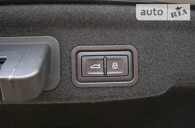 Седан Audi A8 2016 в 