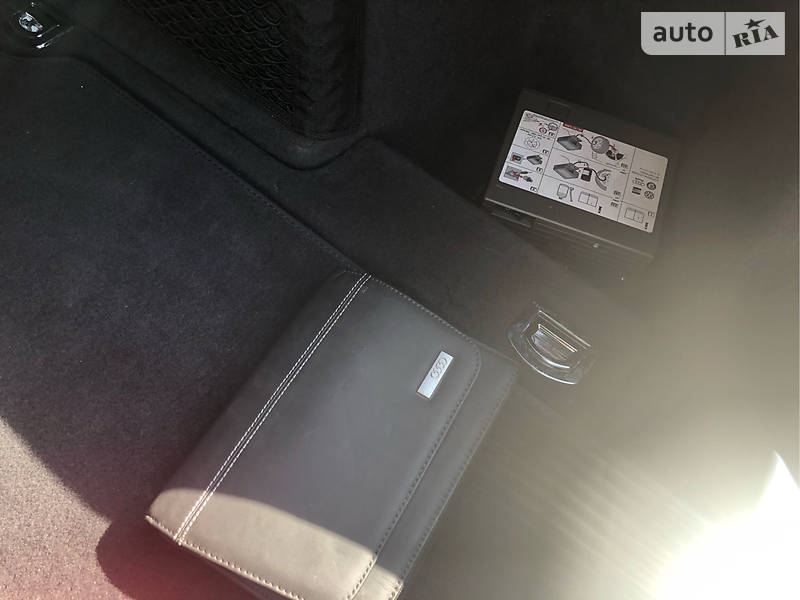 Седан Audi A8 2011 в Одесі
