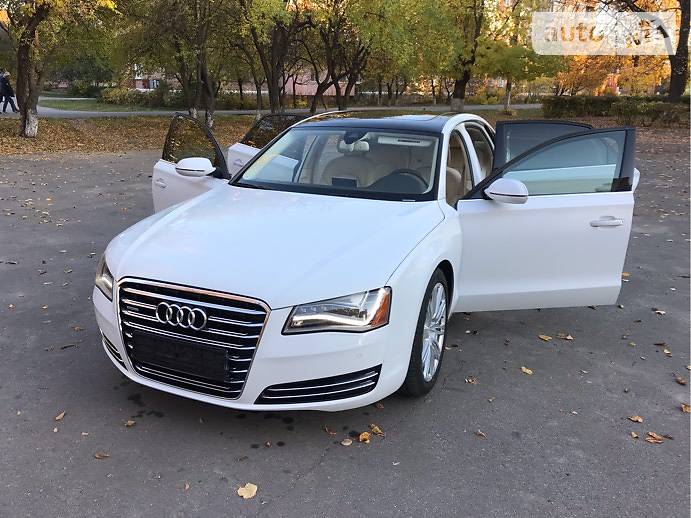 Седан Audi A8 2014 в Староконстантинове