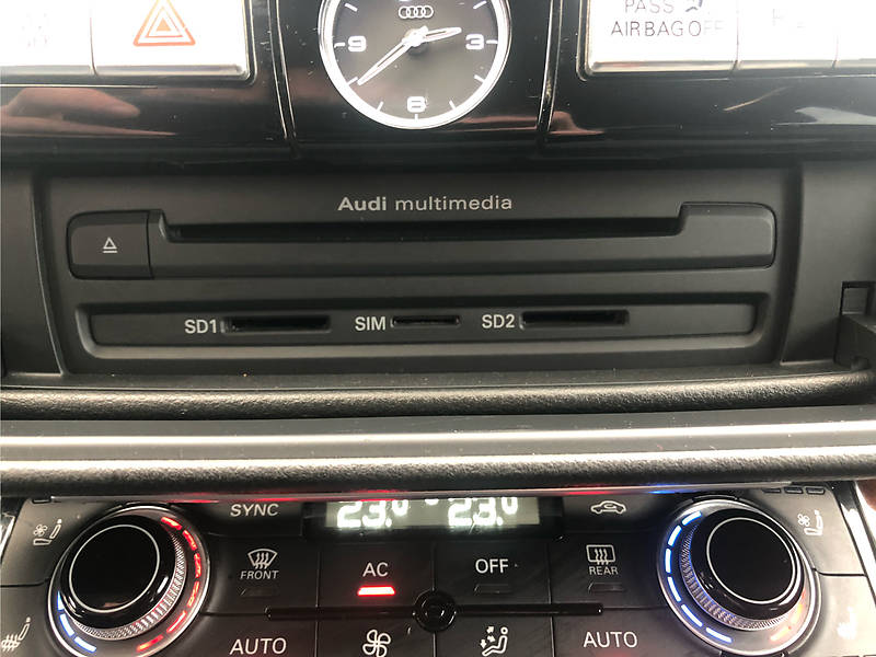 Седан Audi A8 2011 в Одесі