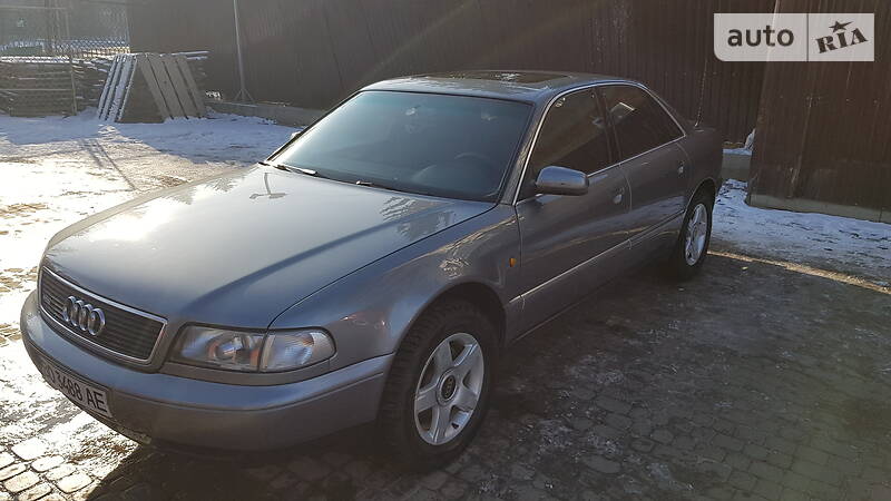 Седан Audi A8 1998 в Чорткові