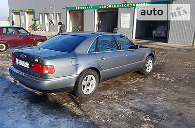 Седан Audi A8 1998 в Чорткове