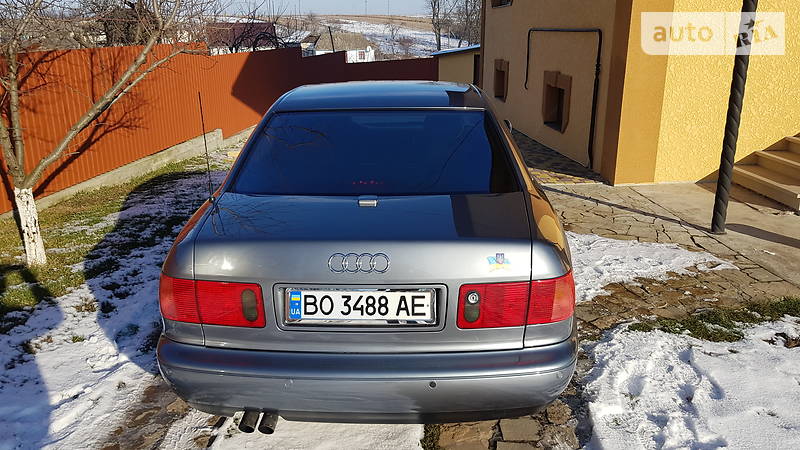 Седан Audi A8 1998 в Чорткові