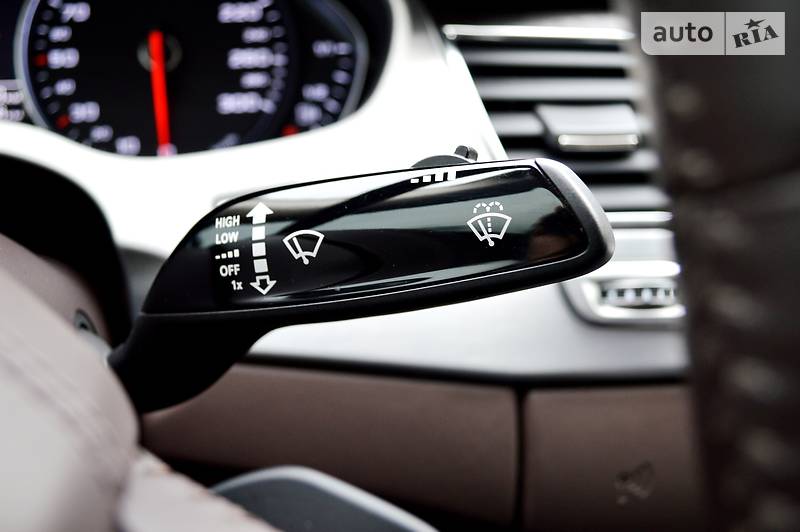 Седан Audi A8 2012 в Одесі