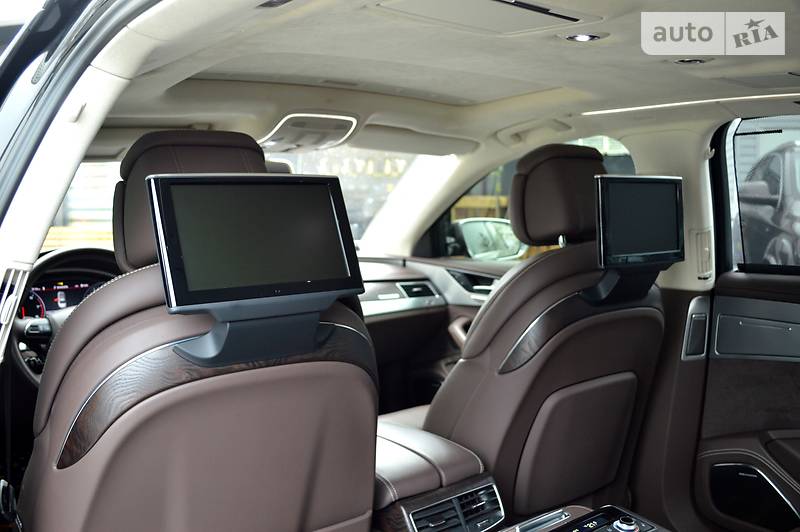 Седан Audi A8 2012 в Одесі