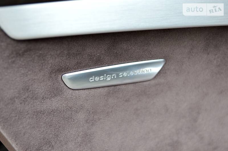 Седан Audi A8 2012 в Одесі