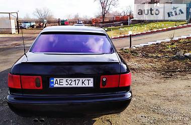 Седан Audi A8 1995 в Кривом Роге