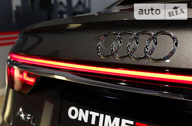 Седан Audi A8 2017 в 