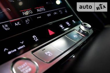 Седан Audi A8 2017 в 