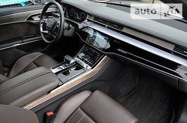 Седан Audi A8 2017 в 