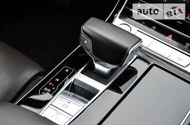 Седан Audi A8 2017 в 