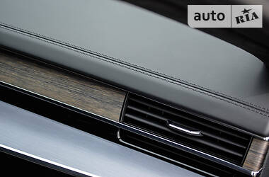 Седан Audi A8 2017 в 
