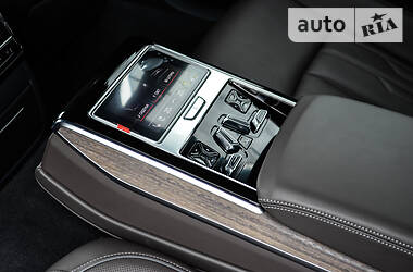Седан Audi A8 2017 в 