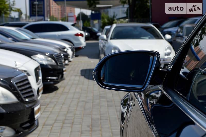 Седан Audi A8 2012 в Одесі