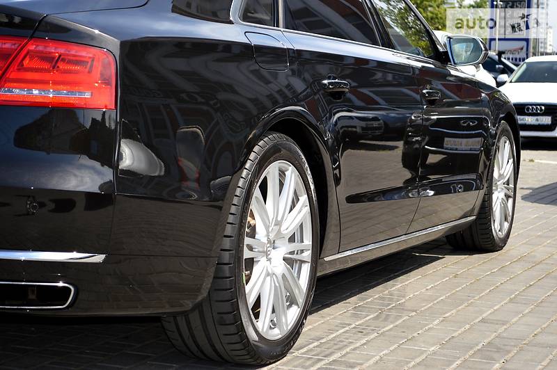 Седан Audi A8 2012 в Одесі