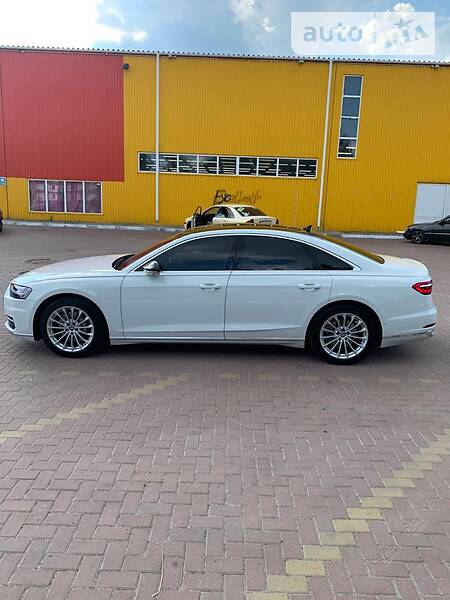 Седан Audi A8 2018 в Хмельницькому