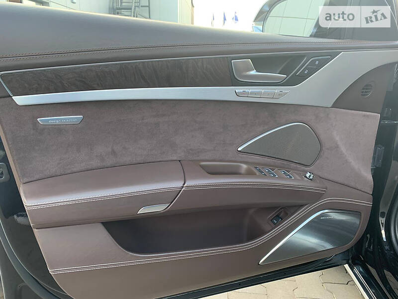 Седан Audi A8 2012 в Харкові