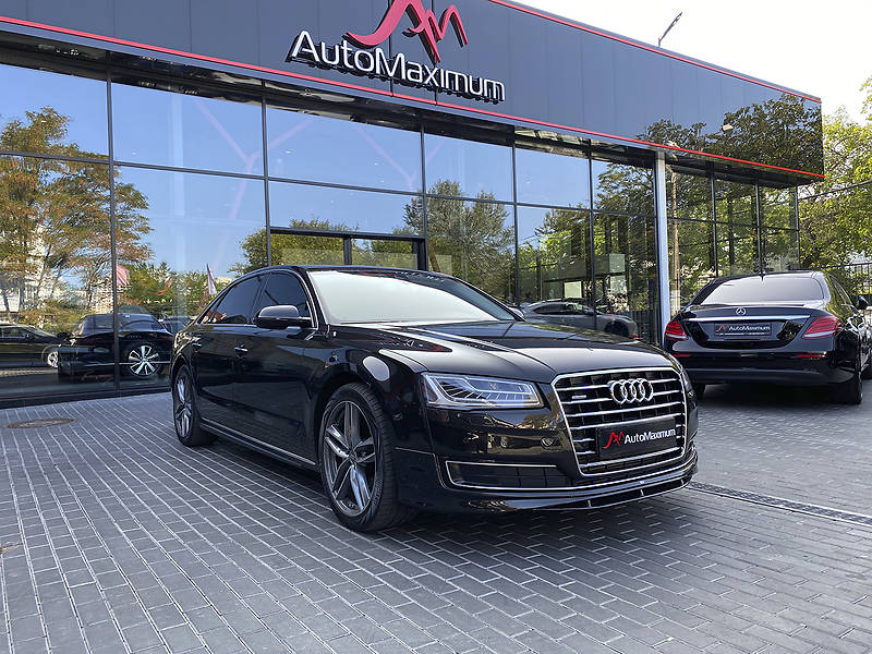 Седан Audi A8 2017 в Одесі